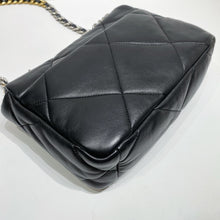 이미지를 갤러리 뷰어에 로드 , No.4297-Chanel 19 Small Handbag
