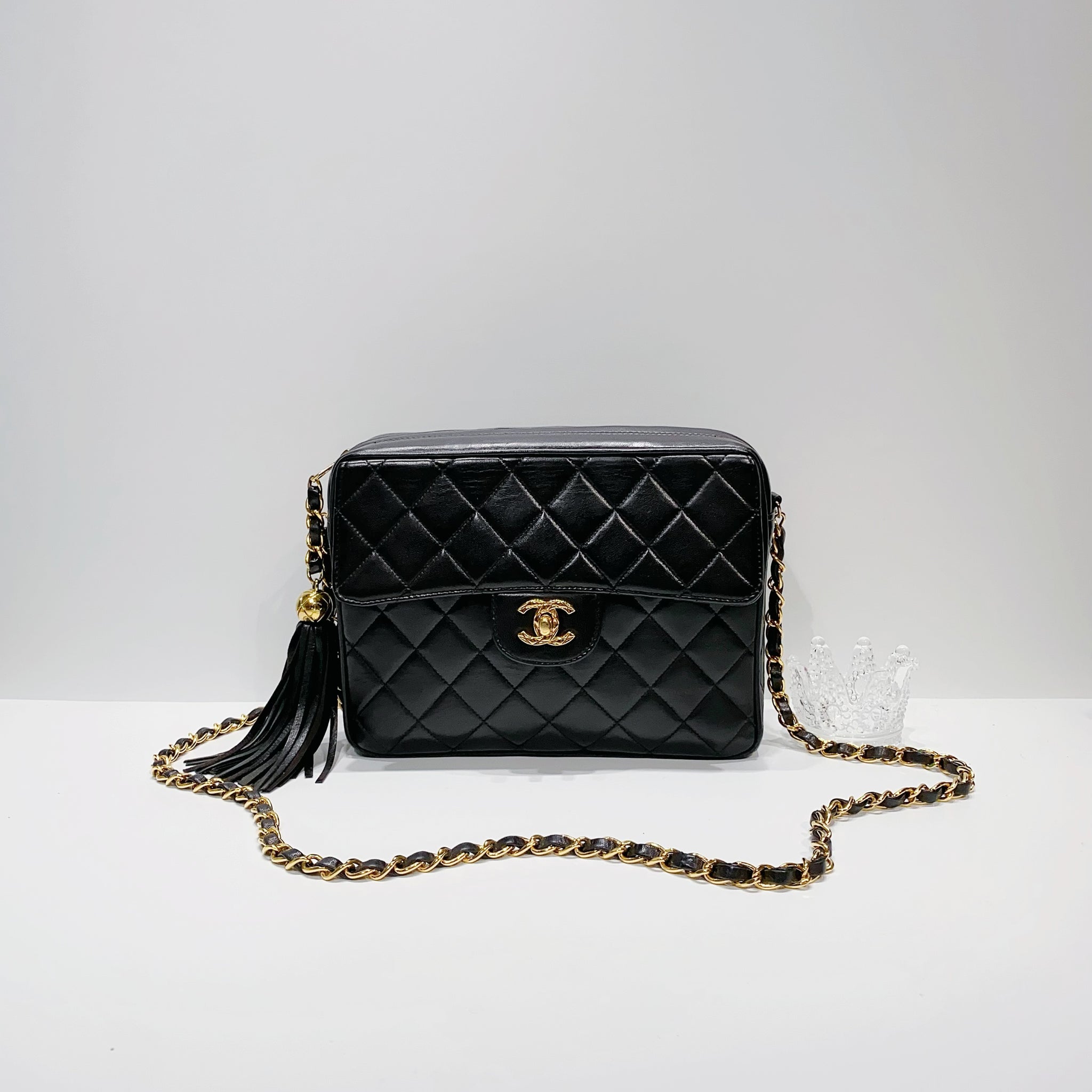 No.3945-Chanel Vintage Lambskin Turn-Lock Camera Bag – Gallery Luxe