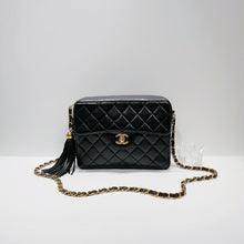 Load image into Gallery viewer, No.3945-Chanel Vintage Lambskin Turn-Lock Camera Bag
