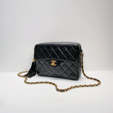 Load image into Gallery viewer, No.3945-Chanel Vintage Lambskin Turn-Lock Camera Bag
