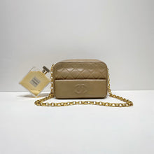 Charger l&#39;image dans la galerie, No.001672-1-Chanel Vintage Timeless CC Camera Bag
