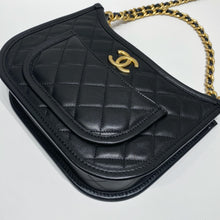 画像をギャラリービューアに読み込む, No.4303-Chanel Curvy Mood Hobo Bag
