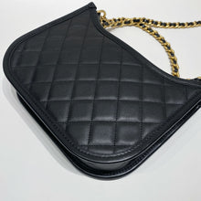 画像をギャラリービューアに読み込む, No.4303-Chanel Curvy Mood Hobo Bag
