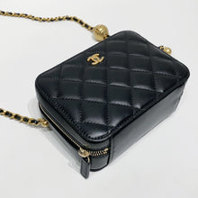 画像をギャラリービューアに読み込む, No.4409-Chanel Pearl Crush Camera Bag (Unused / 未使用品)
