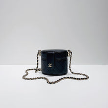 Load image into Gallery viewer, No.3864-Chanel Small CC Allure Vanity With Chain
