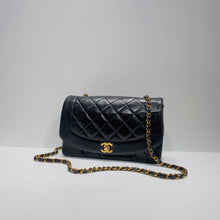 Charger l&#39;image dans la galerie, No.3858-Chanel Vintage Lambskin Diana Bag 25cm
