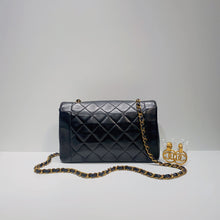 画像をギャラリービューアに読み込む, No.3858-Chanel Vintage Lambskin Diana Bag 25cm
