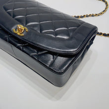 이미지를 갤러리 뷰어에 로드 , No.3858-Chanel Vintage Lambskin Diana Bag 25cm
