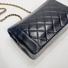 画像をギャラリービューアに読み込む, No.3858-Chanel Vintage Lambskin Diana Bag 25cm
