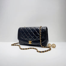 画像をギャラリービューアに読み込む, No.2606-Chanel Vintage Lambskin Diana Bag 25cm
