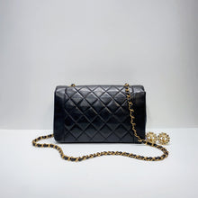 画像をギャラリービューアに読み込む, No.2606-Chanel Vintage Lambskin Diana Bag 25cm
