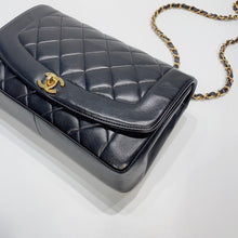 画像をギャラリービューアに読み込む, No.2539-Chanel Vintage Lambskin Diana Bag 25cm
