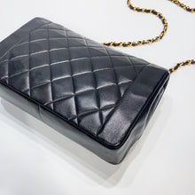 Load image into Gallery viewer, No.2539-Chanel Vintage Lambskin Diana Bag 25cm
