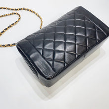 将图片加载到图库查看器，No.2539-Chanel Vintage Lambskin Diana Bag 25cm
