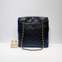 Load image into Gallery viewer, No.3899-Chanel Vintage CC Turn-Lock Shoulder Bag
