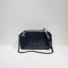 이미지를 갤러리 뷰어에 로드 , No.3901-Chanel Lambskin Coco Boy Camera Bag
