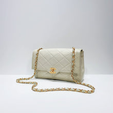 이미지를 갤러리 뷰어에 로드 , No.3903-Chanel Vintage Lambskin Envelope Flap Bag
