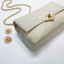 이미지를 갤러리 뷰어에 로드 , No.3903-Chanel Vintage Lambskin Envelope Flap Bag
