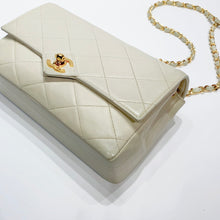 將圖片載入圖庫檢視器 No.3903-Chanel Vintage Lambskin Envelope Flap Bag
