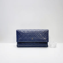 Load image into Gallery viewer, No.3941-Chanel Beauty CC Medium Clutch
