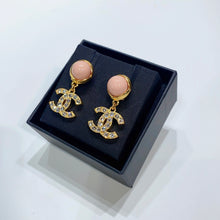 Charger l&#39;image dans la galerie, No.3852-Chanel Metal Crystal &amp; Glass Coco Mark Earrings (Brand New / 全新貨品)
