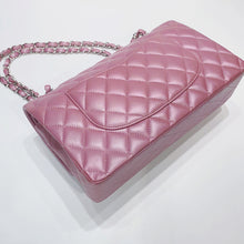 이미지를 갤러리 뷰어에 로드 , No.3910-Chanel Lambskin Medium Classic Flap Bag 25cm
