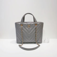 Load image into Gallery viewer, No.3911-Chanel Chevron Statement Small Tote Bag
