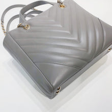 Load image into Gallery viewer, No.3911-Chanel Chevron Statement Small Tote Bag
