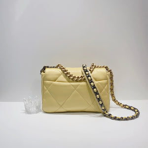 No.3942-Chanel 19 Small Handbag