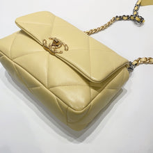 Load image into Gallery viewer, No.3942-Chanel 19 Small Handbag
