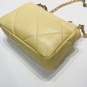 No.3942-Chanel 19 Small Handbag