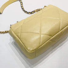 Load image into Gallery viewer, No.3942-Chanel 19 Small Handbag
