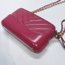 Load image into Gallery viewer, No.3857-Chanel Chevron Gabrielle Wallet On Chain
