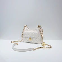 Charger l&#39;image dans la galerie, No.001558-1-Chanel Small Wavy CC Hobo Bag
