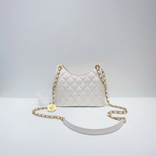 Charger l&#39;image dans la galerie, No.001558-1-Chanel Small Wavy CC Hobo Bag
