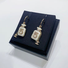Load image into Gallery viewer, No.3950-Chanel Crystal Perfume Bottle Earrings (Brand New / 全新貨品)
