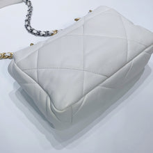 Load image into Gallery viewer, No.3836-Chanel 19 Small Handbag
