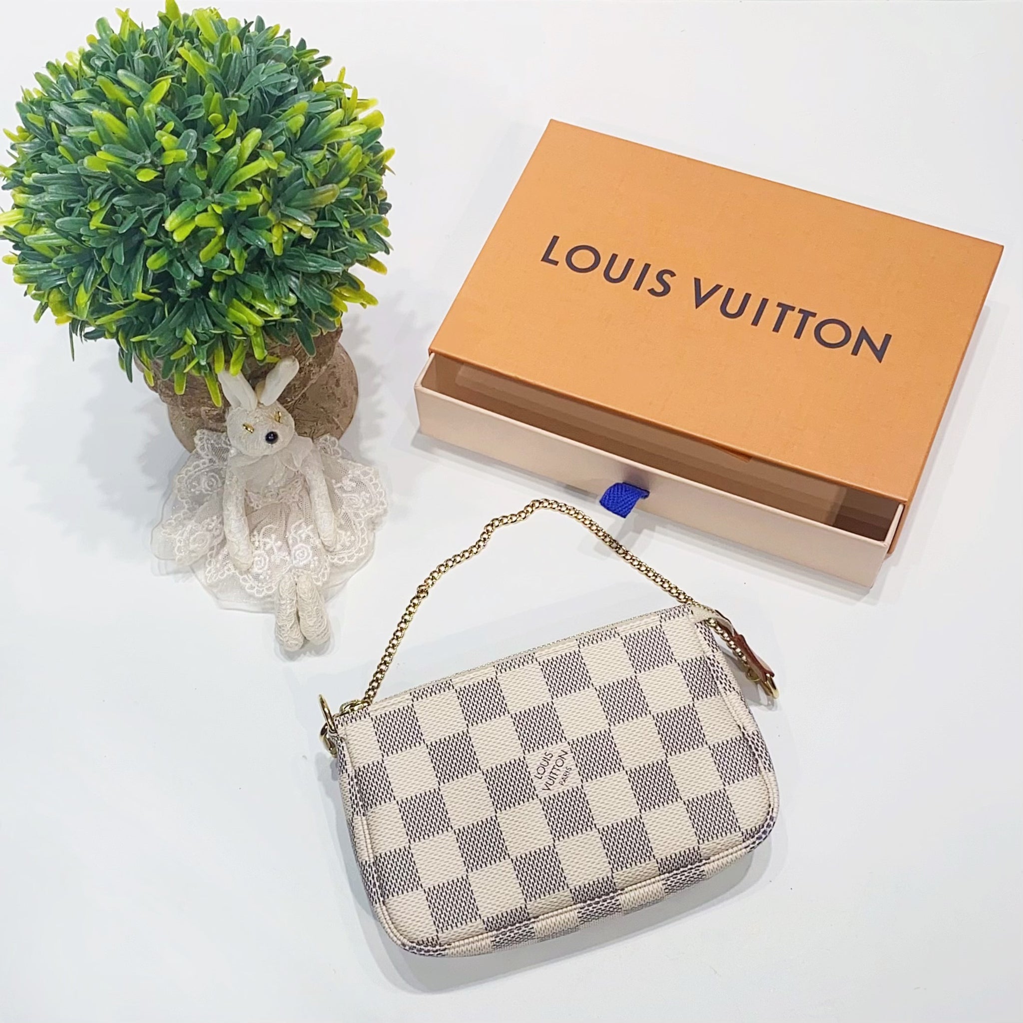 Louis Vuitton Damier Azur Mini Pochette Accessoires N58010 White