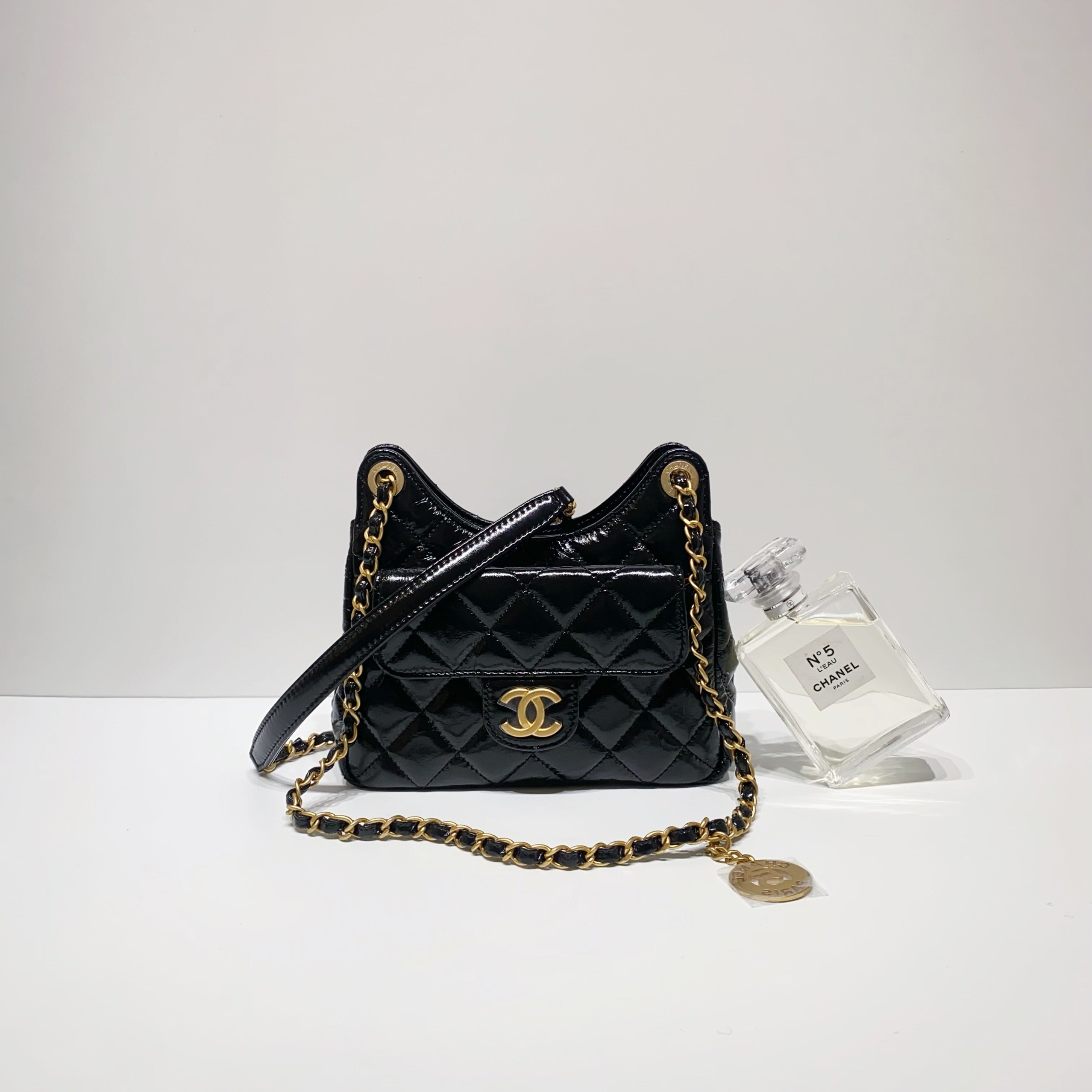 Chanel White Quilted Caviar Small Wavy CC Hobo