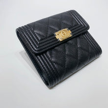 Load image into Gallery viewer, No.4043-Chanel Caviar Small Boy Flap Wallet (Brand New / 全新貨品)
