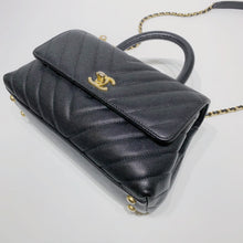 Charger l&#39;image dans la galerie, No.3947-Chanel Small Chevron Coco Handle
