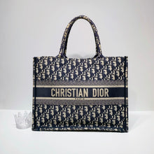 画像をギャラリービューアに読み込む, No.4037-Christian Dior Medium Oblique Embroidery Book Tote
