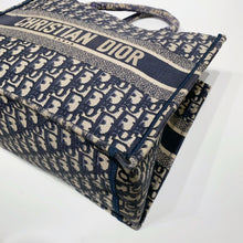 이미지를 갤러리 뷰어에 로드 , No.4037-Christian Dior Medium Oblique Embroidery Book Tote
