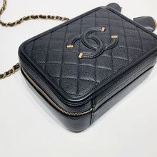 이미지를 갤러리 뷰어에 로드 , No.3990-Chanel Caviar Medium CC Filigree Vanity Case
