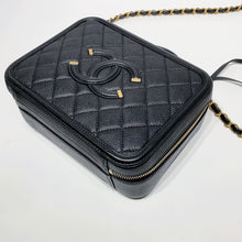 将图片加载到图库查看器，No.3990-Chanel Caviar Medium CC Filigree Vanity Case
