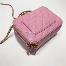 Load image into Gallery viewer, No.3991-Chanel Small Pick Me Up Vanity Case
