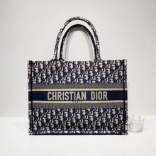 Charger l&#39;image dans la galerie, No.4014-Christian Dior Medium Oblique Embroidery Book Tote
