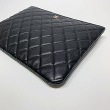 画像をギャラリービューアに読み込む, No.4001-Chanel Medium Timeless Classic O Case Clutch (Unused / 未使用品)
