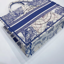 Load image into Gallery viewer, No.3872-Christian Dior Medium Around The World Book Tote
