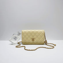 Load image into Gallery viewer, No.4033-Chanel Pearl Crush Wallet On Chain
